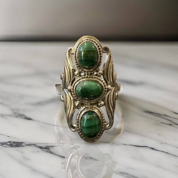 Natural 3 Stone Malachite and Solid Sterling Silver Ring Approx Sz 7 - Image 3