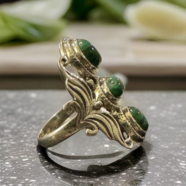 Natural 3 Stone Malachite and Solid Sterling Silver Ring Approx Sz 7 - Image 2