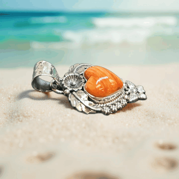Radiant Heart Spiny Oyster Pendant - Image 3