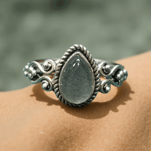 Vintage Teardrop Labradorite Ring – Size 6