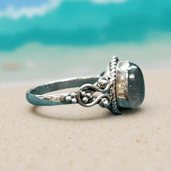 Vintage Teardrop Labradorite Ring – Size 6 - Image 3