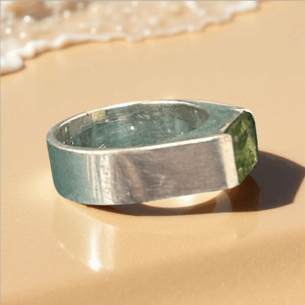 Verdant Heirloom – Estate Peridot Ring - Image 3