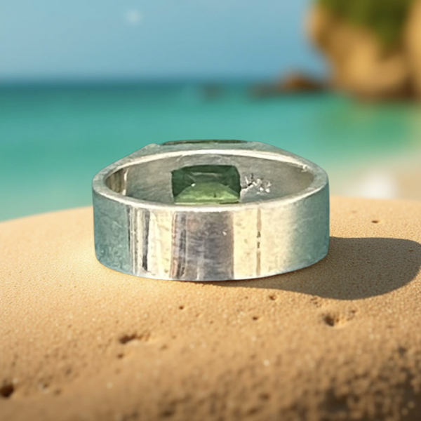 Verdant Heirloom – Estate Peridot Ring - Image 4